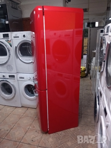 Като нов червен комбиниран хладилник с фризер ретро дизайн Smeg 2 години гаранция!, снимка 2 - Хладилници - 51548556