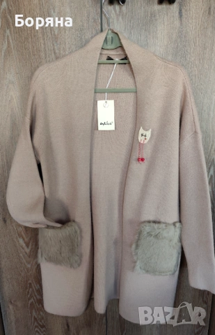 Бутикова нова жилетка с естествен косъм цвят капучино с брошка, снимка 4 - Жилетки - 53725024