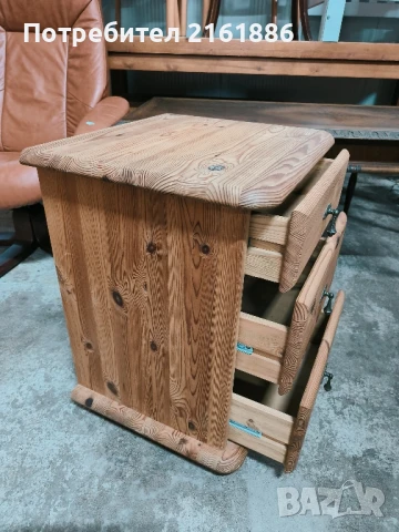 Шкафче с месингови дръжки и колелца, снимка 3 - Шкафове - 50447815