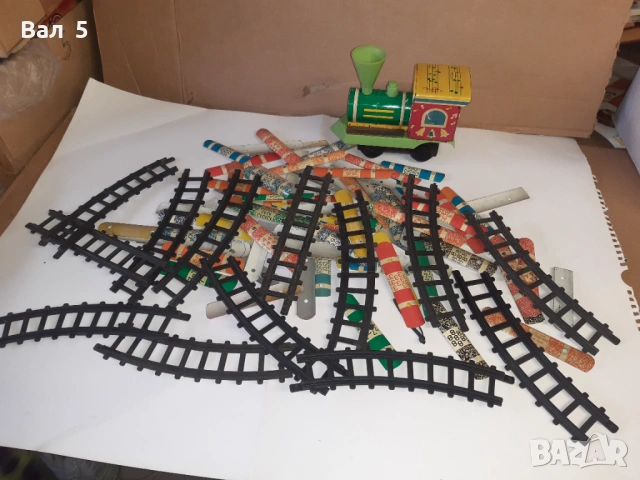 Стара механична играчка МУЗИКАЛЕН ВЛАК с релси СССР