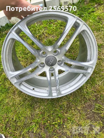 Оригинални,неразличими от нови,няма драскотина по тях,4бр