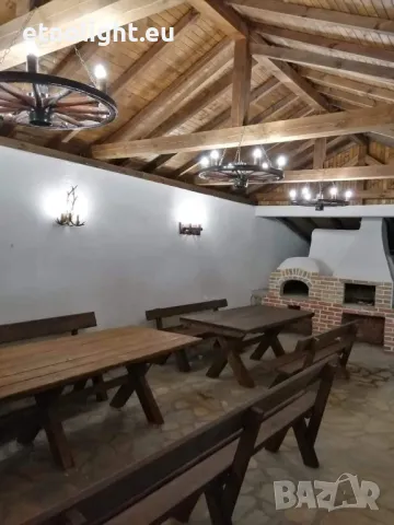 Полилеи, осветление от автентични реставрирани колела от каруца с дървени чашки , снимка 9 - Полилеи - 49455496