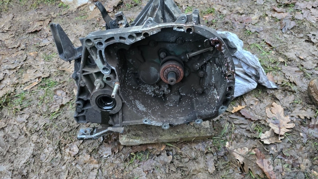 Ръчна скоростна кутия свалена от Renault Рено 1.6 16v 113 коня бензин Рено, снимка 2 - Части - 53597607
