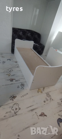 Детско легло с чекмеджета,много запазено 