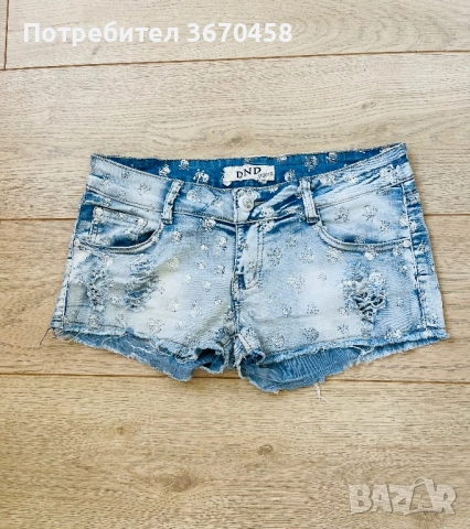 Дамски къси дънкови панталонки модерни еластични размер М/Л, снимка 2 - Къси панталони и бермуди - 51755340