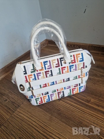 Страхотна дамска чанта FENDI