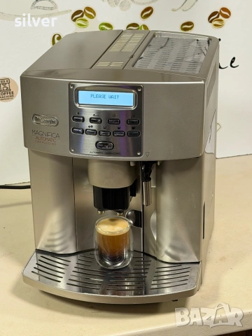 Кафемашина кафе автомат delonghi magnifica automatic с гаранция, снимка 2 - Кафемашини - 53015312
