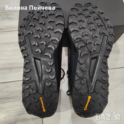 Оригинални мъжки маратонки adidas , снимка 2 - Маратонки - 48295499