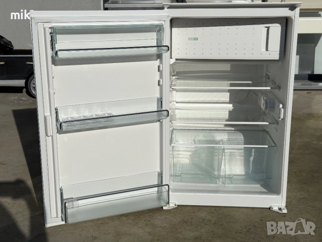 Малък хладилник с камера МИеле за вграждане , снимка 2 - Хладилници - 52502425