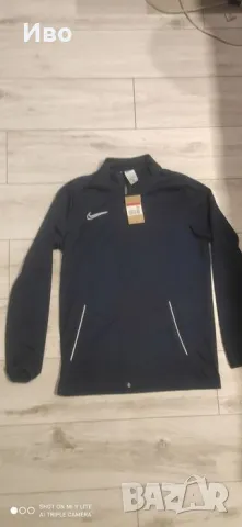 NIKE спортен екип L, снимка 3 - Спортни дрехи, екипи - 47281388