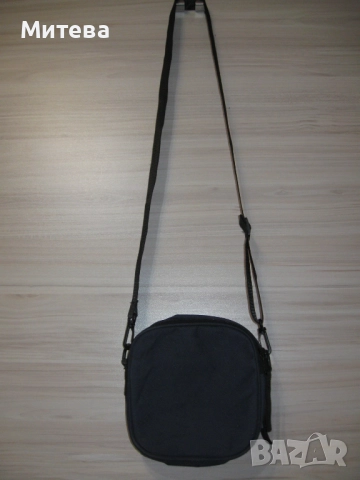 Carhartt малка мъжка чантичка през рамо, снимка 3 - Чанти - 52597276