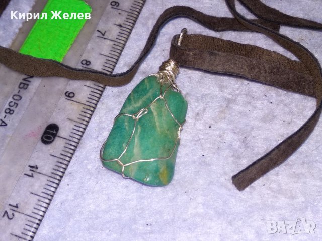 КРАСИВ ВИНТИДЖ - АРТ МЕДАЛЬОН НАТУРАЛЕН КАМЪК ЗЕЛЕН АХАТ с ШНУРЧЕ от ВЕЛУР 21185, снимка 3 - Колиета, медальони, синджири - 41483285