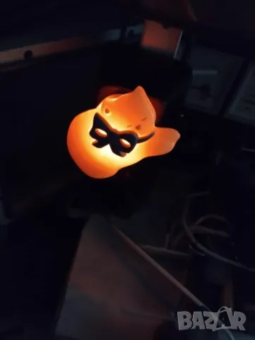 Нощна лампа с котенце  към контакт - лека и топла светлина и не дразни очите както светодиодните., снимка 3 - Други - 49795720