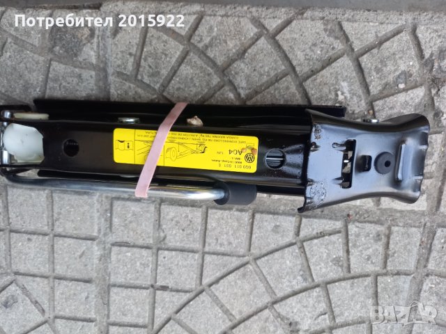 Оригинален комплект крик ключ и кука за vw.Golf.4.5.6.Bora.passat.-Fox.polo.lupo.skoda fabia., снимка 3 - Аксесоари и консумативи - 41968019