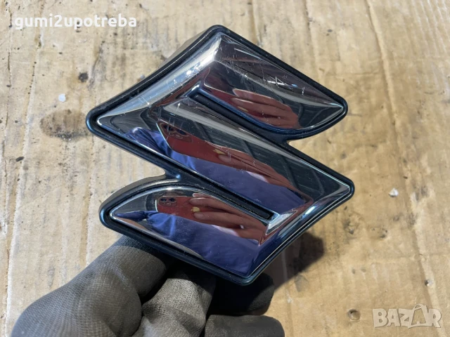 Предна Емблема на Бронята 71743-64R0 SUZUKI SX4 S-Cross JY 2018 998ccm, снимка 2 - Аксесоари и консумативи - 50556658