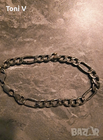 Продавам сребърна гривна 925