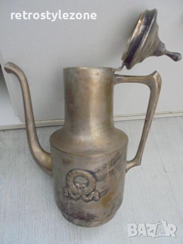 № 8223 Стара метална кана с капак и релефна украса , снимка 2 - Други ценни предмети - 51528384