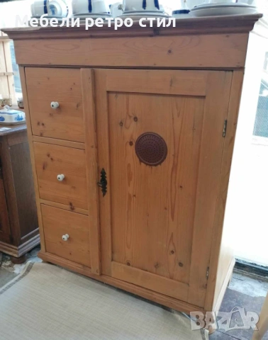 Оригинален винтидж шкаф за хляб ''Brotschrank''  от масивен бор. Автентичен модел.