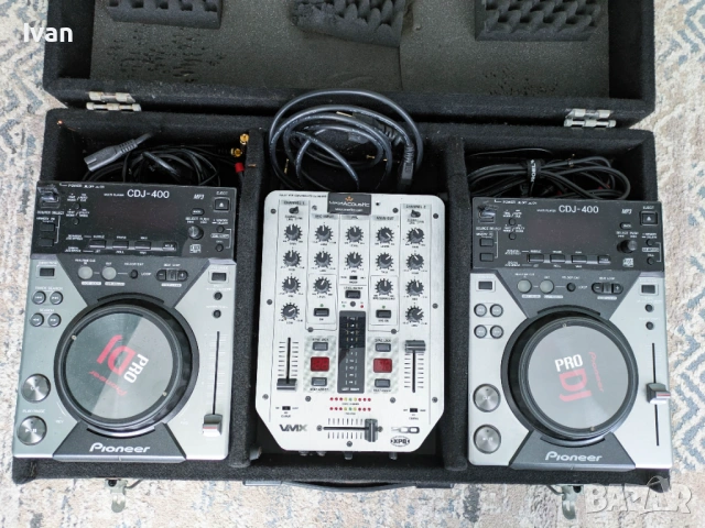 2x плеъра Pioneer CDJ-400 + миксер Behringer VMX 200 + кейс + кабели, снимка 2 - Ресийвъри, усилватели, смесителни пултове - 53327576
