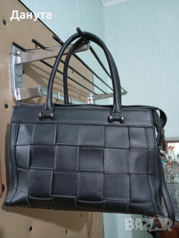 Дамска черна чанта - тип куфарче