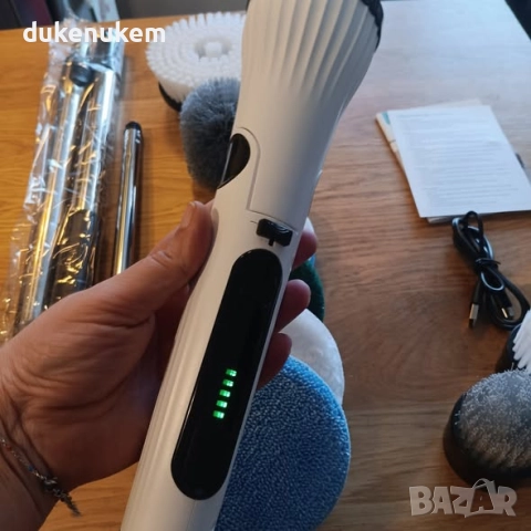 Електрическа въртяща се четка за почистване с дълга дръжка и 8 приставки, 2 скорости, акумулаторна, снимка 10 - Други стоки за дома - 52303241