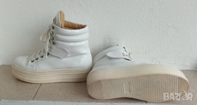 Бели лачени високи обувки с връзки на платформа., снимка 2 - Дамски ежедневни обувки - 41898871