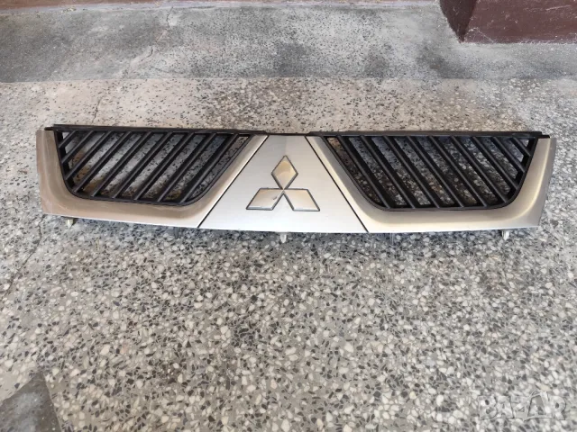 Mitsubishi Outlander 2-Решетка