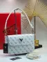 Michael Kors Дамска Елегантна Чанта С Капак Монограм И Златисти Детайли-Различни Цветове Код SEM-692, снимка 9