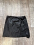 Нова черна кожена кожа къса елегантна интересна пола Mango , снимка 4