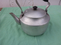 Стар алуминиев чайник, снимка 1 - Аксесоари за кухня - 36143954