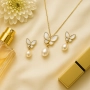Стилен комплект бижута - Колие и обеци с пеперуди и перлен акцент. , снимка 3