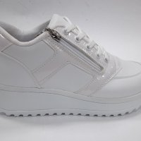 Дамски спортни обувки 2753 в бяло, снимка 1 - Маратонки - 34602360