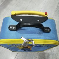Детски куфар с колелца и телескопична дръжка - Миньоните, снимка 5 - Куфари - 38815569