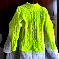 Неон жълт пуловер-ръчно плетиво-коледна оферта , снимка 3 - Блузи с дълъг ръкав и пуловери - 36351693