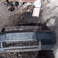 Предна броня Vw Passat  - 200лв, снимка 1 - Части - 40049038