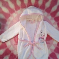 Продавам бял бебешки халат за баня, снимка 1 - За банята - 35863949