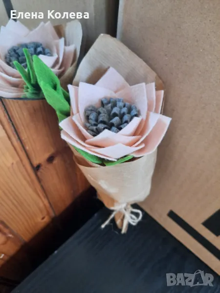 Гъба за цветя, изкуствени цветя и магнитче от ДЦВУ, снимка 1