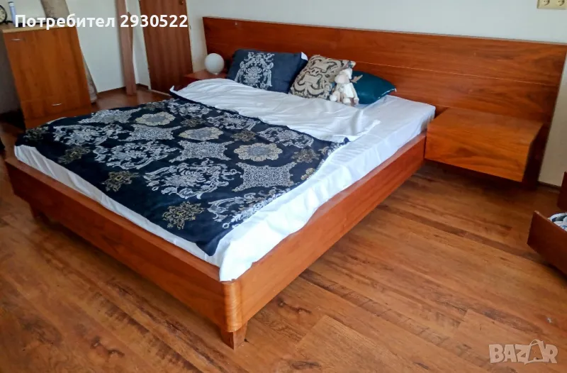 Двойно легло с матрак 160/200 и 2 нощни шкафчета , снимка 1