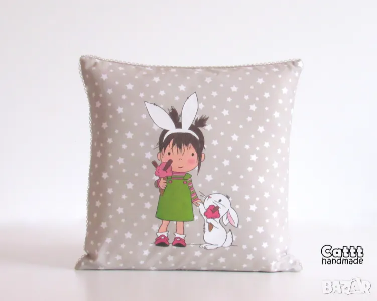 Декоративна възглавница МОМИЧЕ И ЗАЙЧЕ /сива, снимка 1