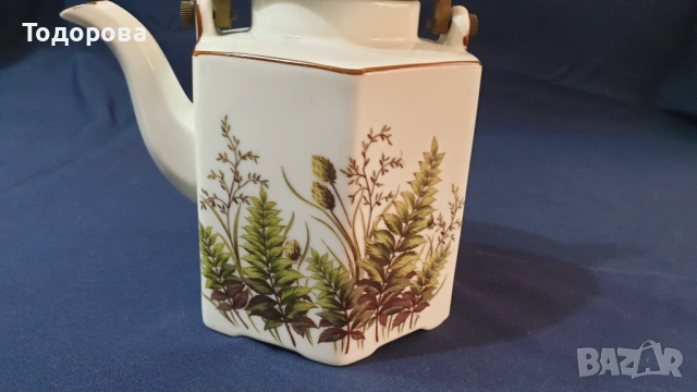 Порцеланов чайник с месингова дръжка и  флорални двустранни мотиви, снимка 6 - Сервизи - 53659987