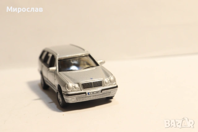 1:64?? HONGWELL MERCEDES BENZ Е КОЛИЧКА МОДЕЛ, снимка 4 - Колекции - 53606085