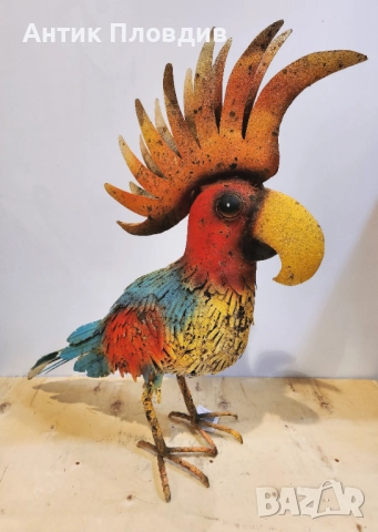 Метална градинска декорация – цветен папагал