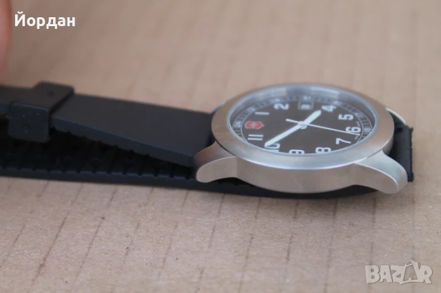 Швейцарски мъжки часовник ''Victorinox'' , снимка 3 - Мъжки - 50896758