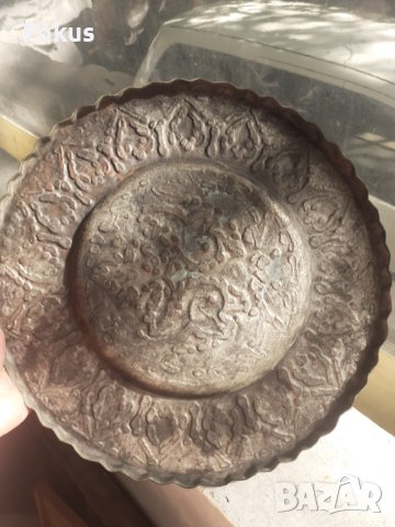 Стара голяма чукана и гравирана медна чиния с пиленца, снимка 6 - Антикварни и старинни предмети - 41646629
