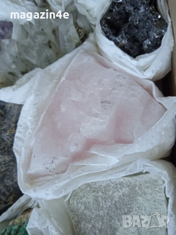 Sale, Кутия с минерали от България,естествени кристали и камъни, за колекционери геолози любители, , снимка 2 - Колекции - 51854602