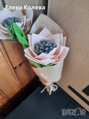 Гъба за цветя, изкуствени цветя и магнитче от ДЦВУ, снимка 1