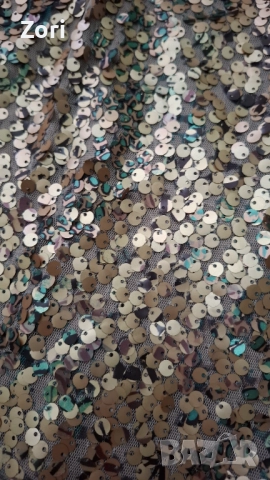 УНИКАЛНО КРАСИВА рокля с гръцко деколте, цялата в златисто-зелени пайети, снимка 2 - Рокли - 52585769