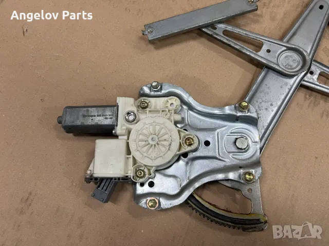 Дясната ел.машинка на стъклото за Toyota Avensis T25, снимка 2 - Части - 49020099