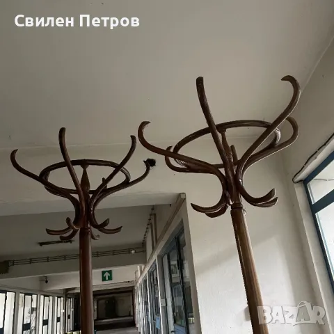 Стояща дървена закачалка, снимка 1