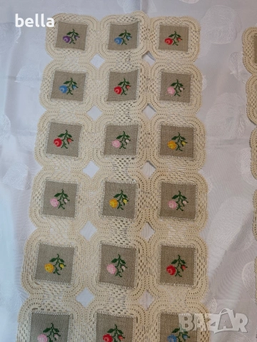 Ръчно бродирани 2 карета (тишлайфери)с плетена дантела, снимка 6 - Покривки за маси - 53643627